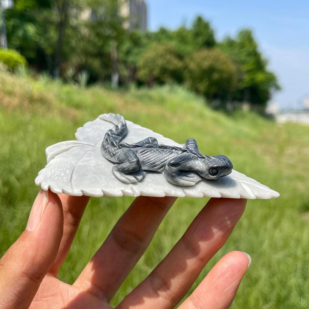 Unique,Natural TaiJi Stone Charming Lizard Carving