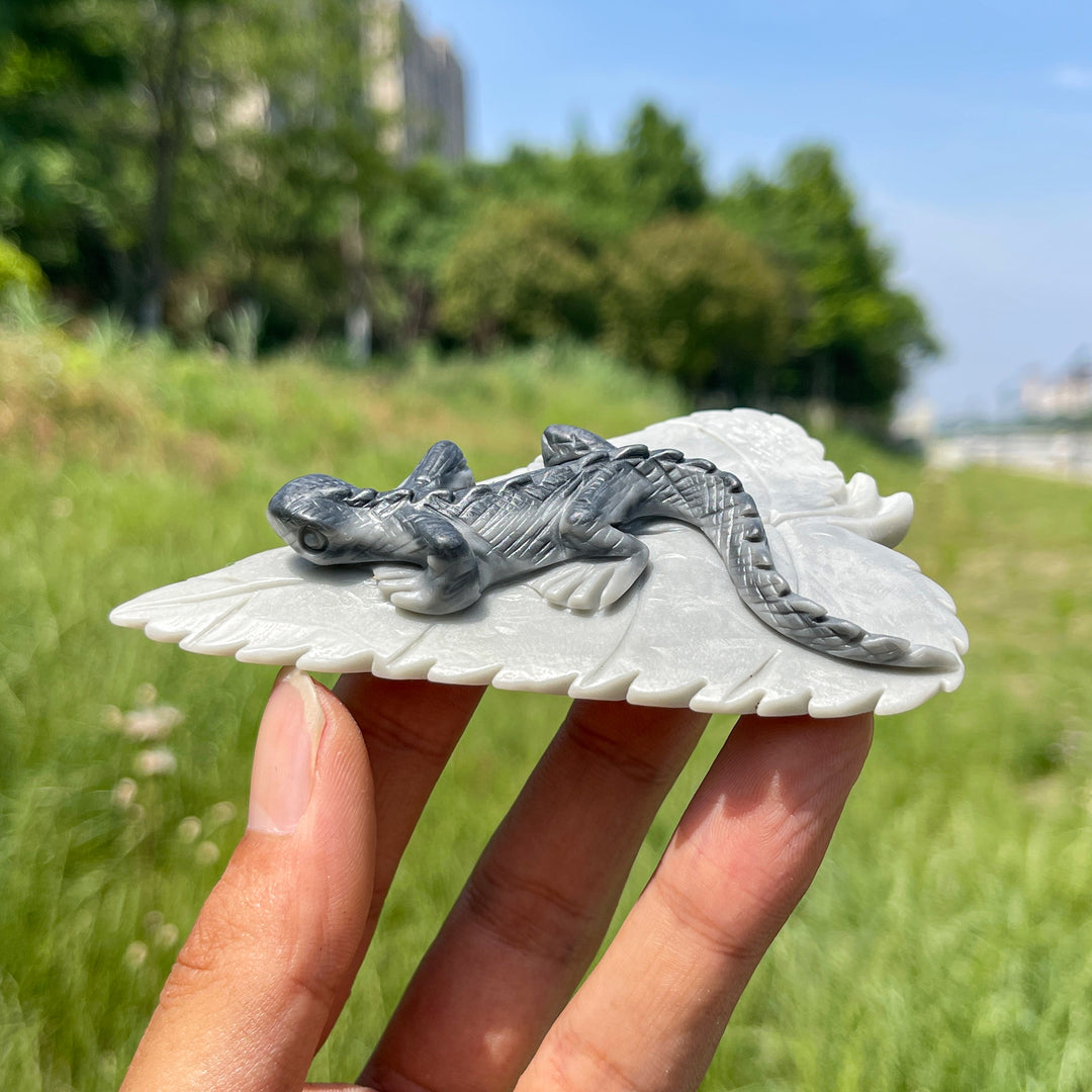 Unique,Natural TaiJi Stone Charming Lizard Carving