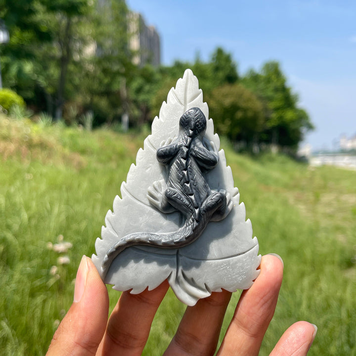 Unique,Natural TaiJi Stone Charming Lizard Carving