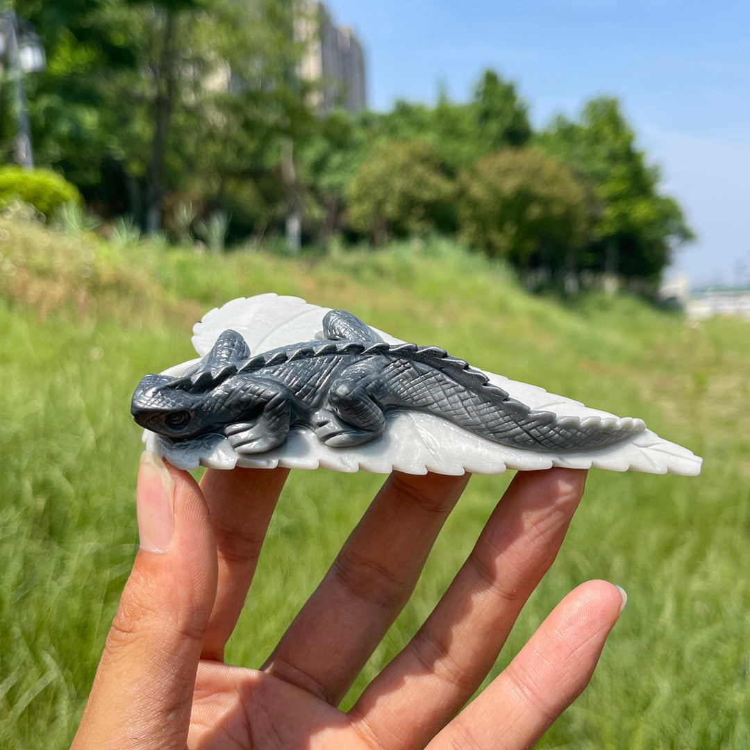 Unique,Natural TaiJi Stone Charming Lizard Carving