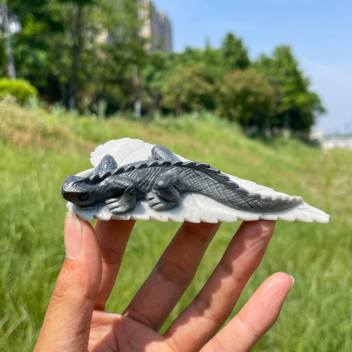 Unique,Natural TaiJi Stone Charming Lizard Carving