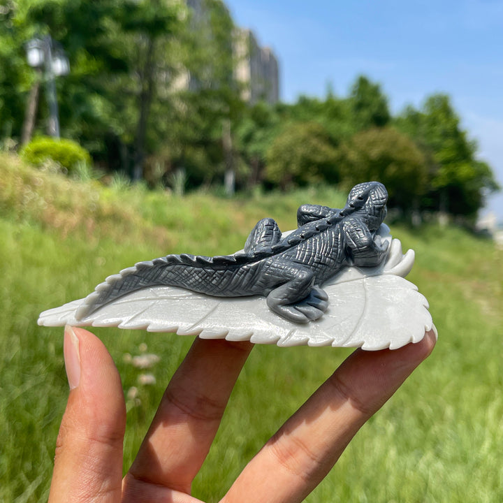 Unique,Natural TaiJi Stone Charming Lizard Carving