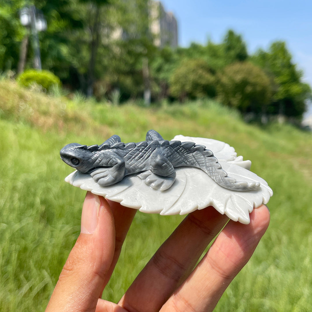 Unique,Natural TaiJi Stone Charming Lizard Carving