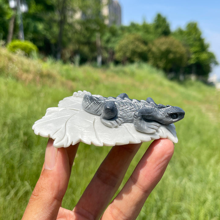Unique,Natural TaiJi Stone Charming Lizard Carving