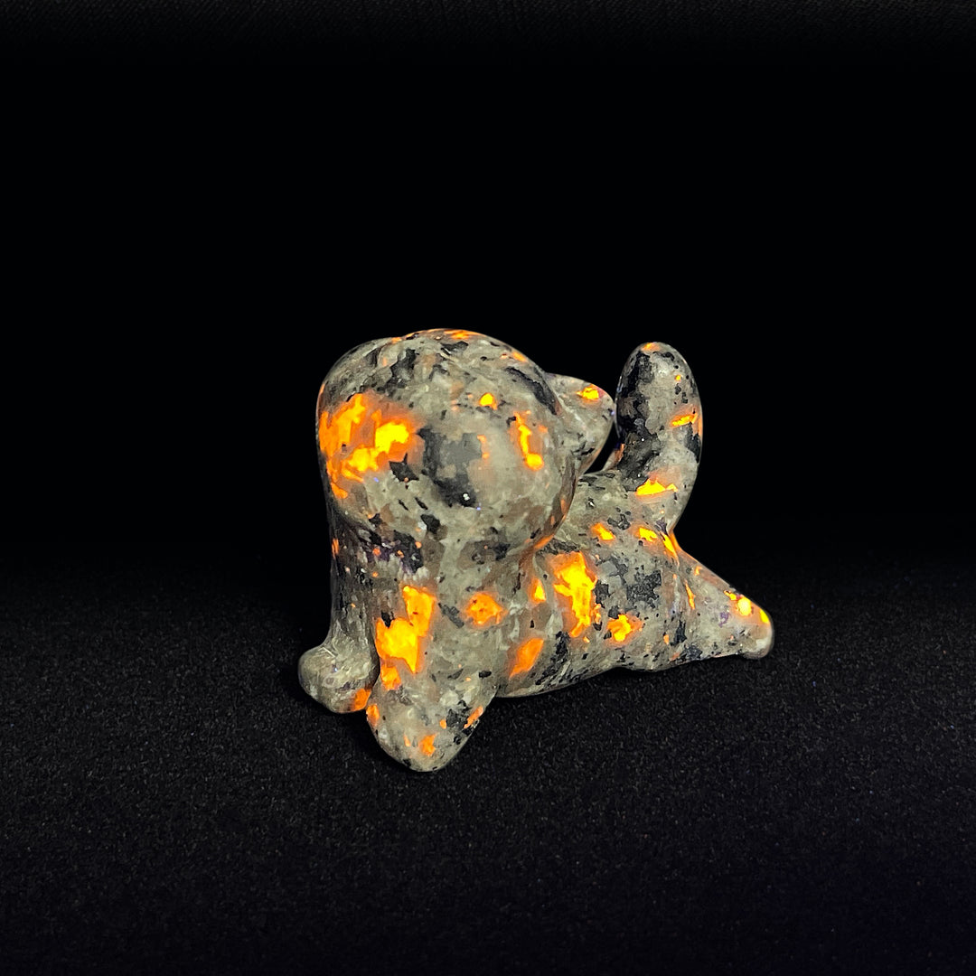 Natural Crystal Stretching Upward Cat Carving