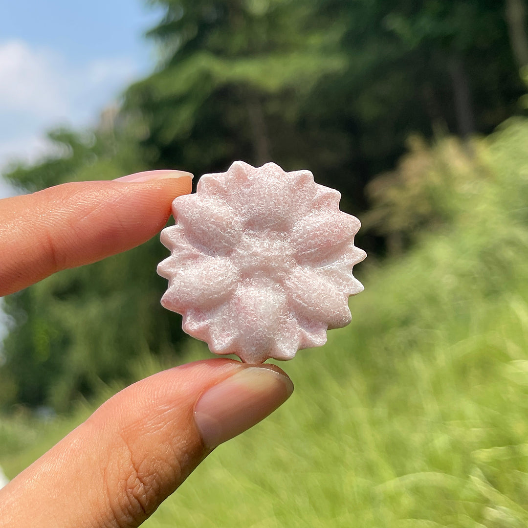 Natural Crystal Carving Daisy