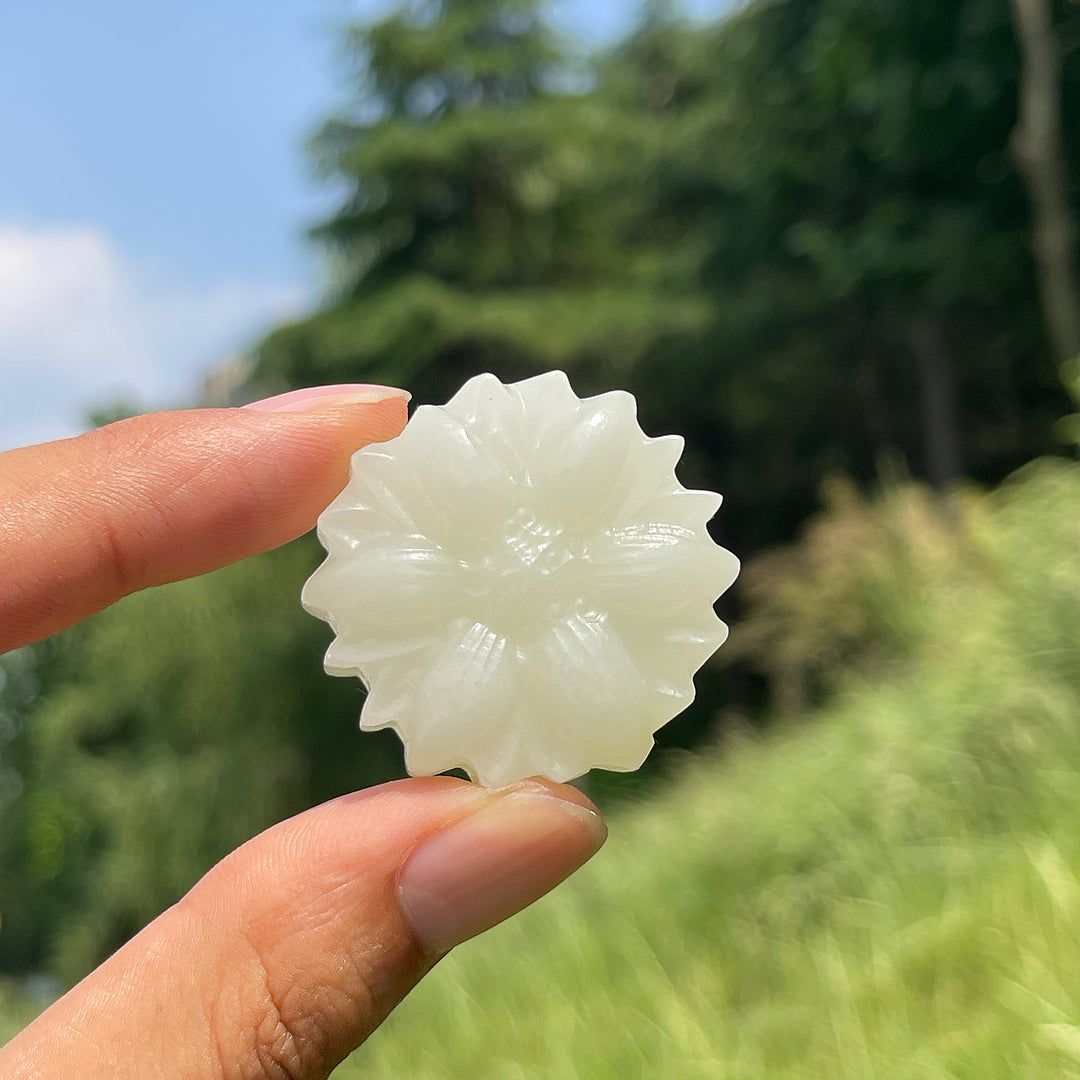Natural Crystal Carving Daisy