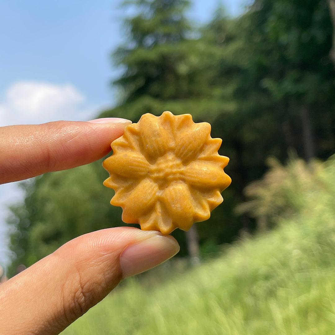 Natural Crystal Carving Daisy