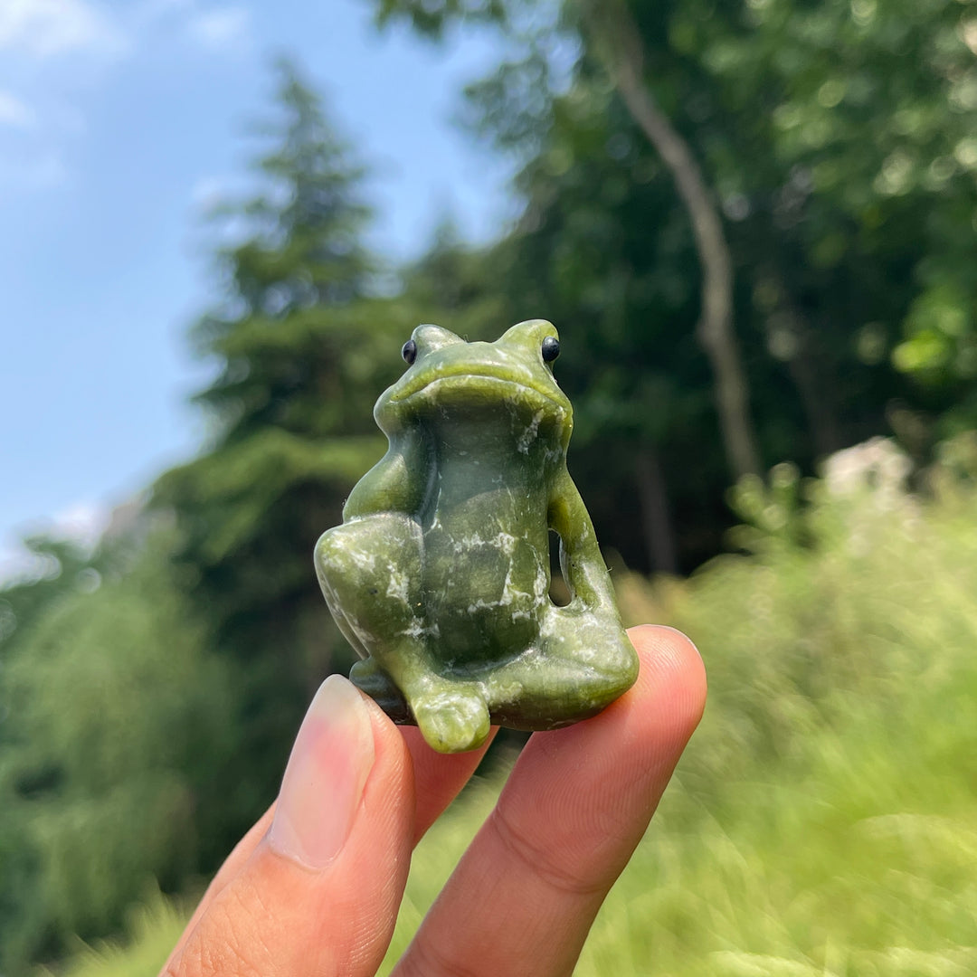 Natural Crystal Daydreaming Frog Carving