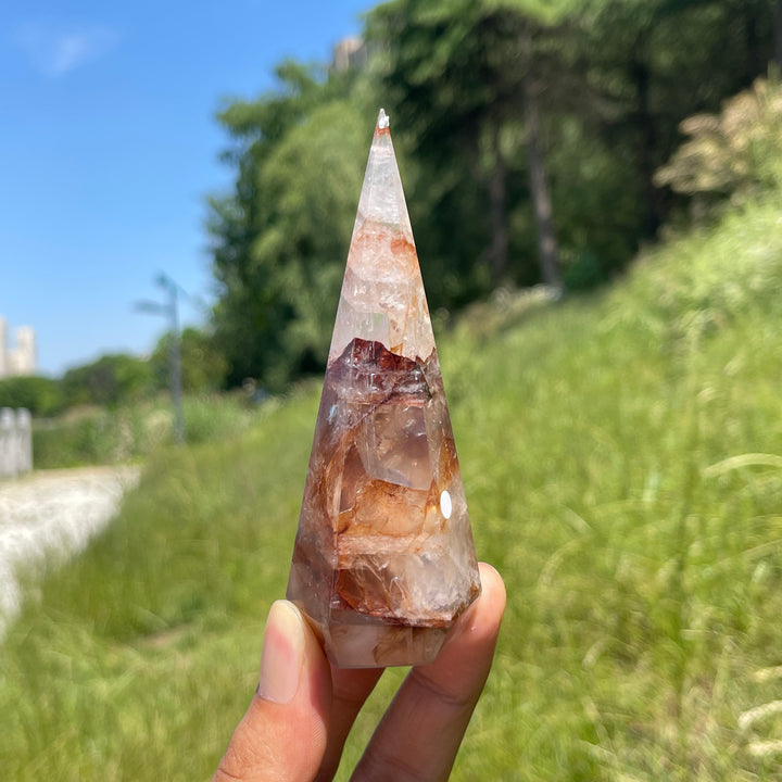 Einzigartig, ein leicht unvollkommener natürlicher Feuerquarz-Diamant-Turm