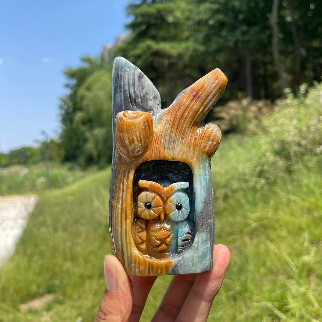 Unique,A Slightly Imperfect Natural Blue Quartzite Owl Tree Stump Carving