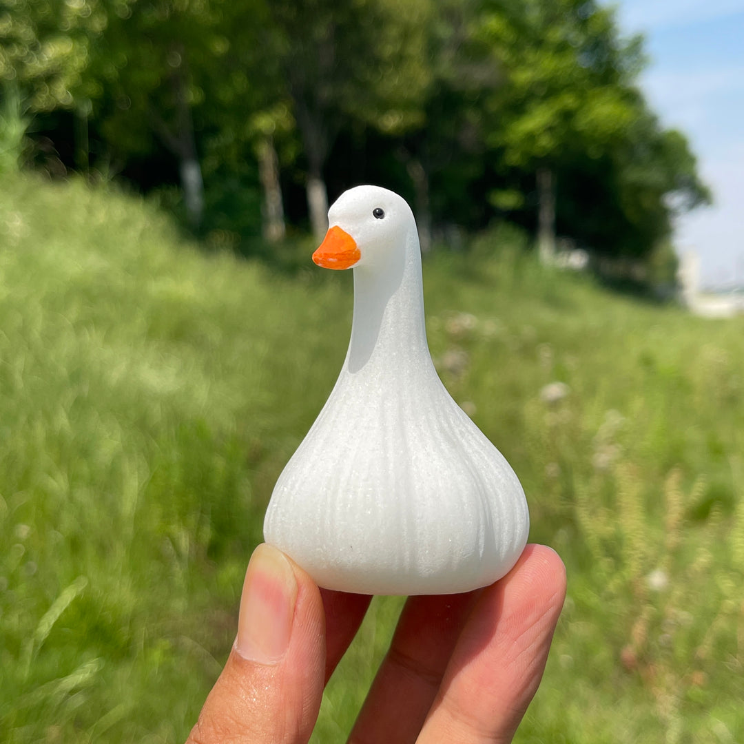 Natural Lovely White Jade Garlic Duck Carving