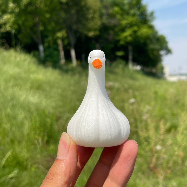 Natural Lovely White Jade Garlic Duck Carving
