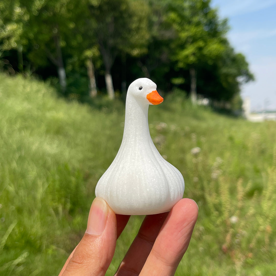 Natural Lovely White Jade Garlic Duck Carving