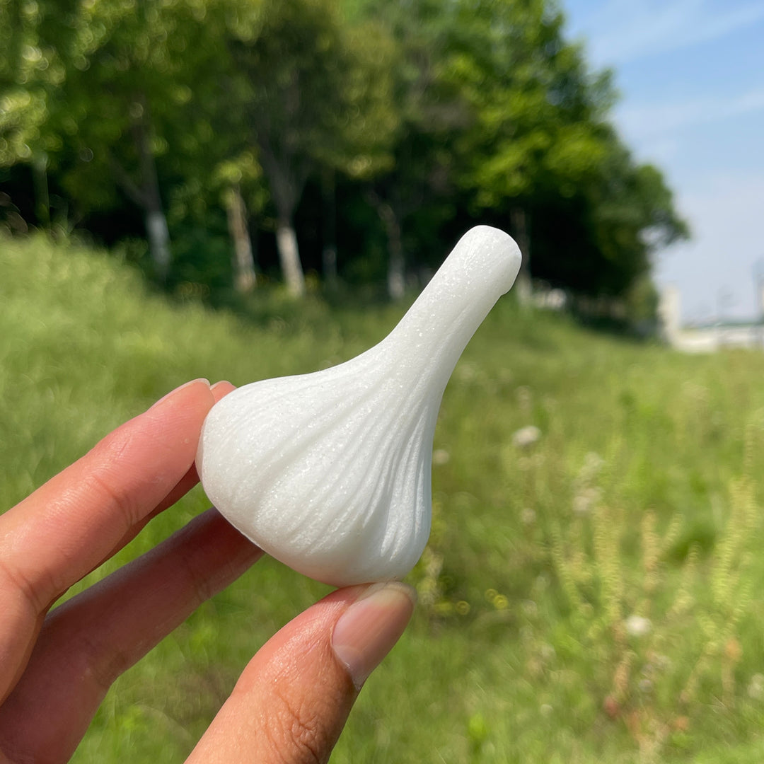 Natural Lovely White Jade Garlic Duck Carving