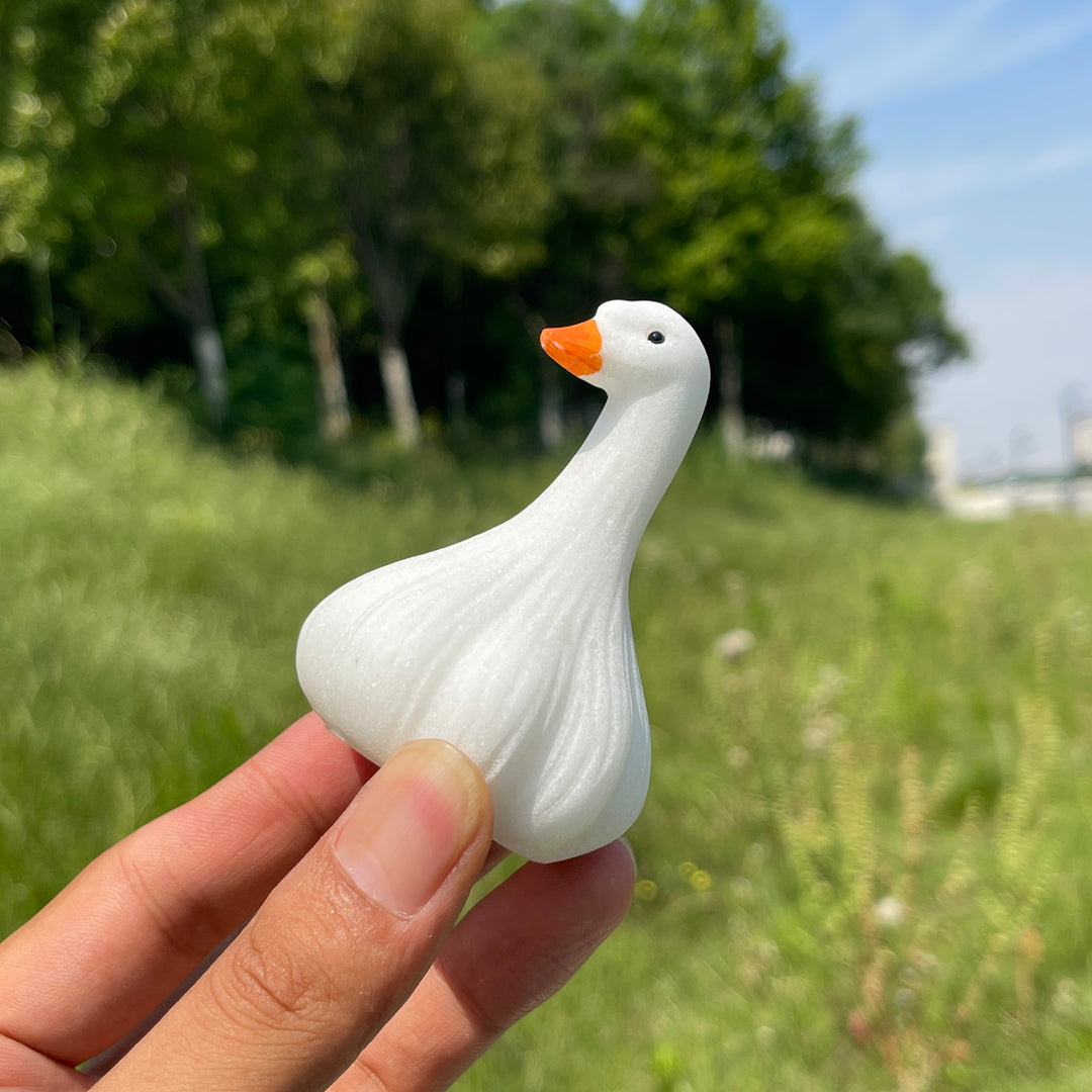Natural Lovely White Jade Garlic Duck Carving