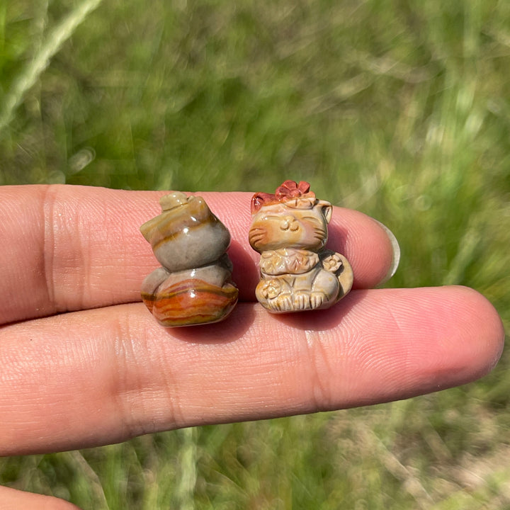 Natural Crystal Alashan Agate Floral-Crowned Cat Carving