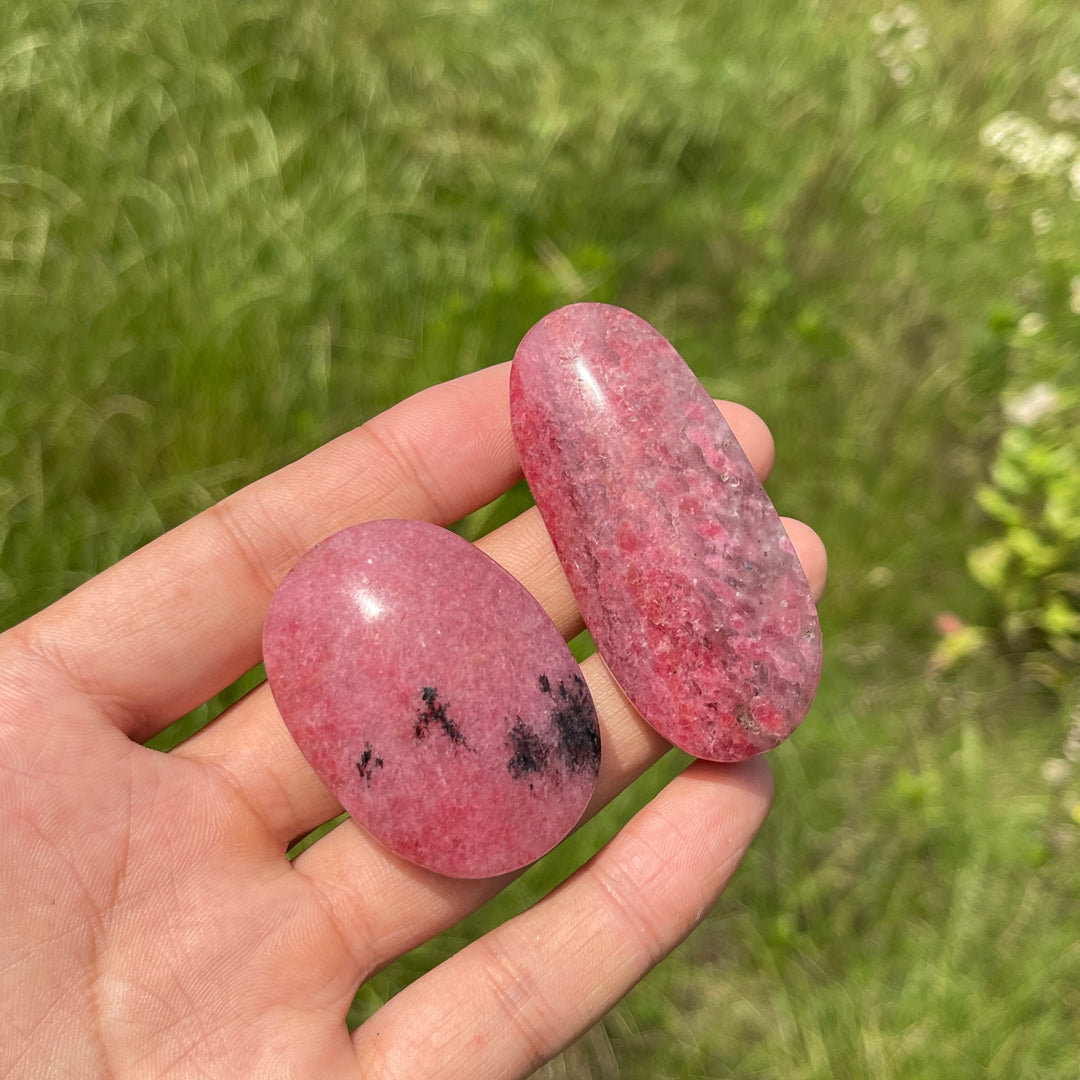 Natural Rhodonite In Quartz Palm Stone