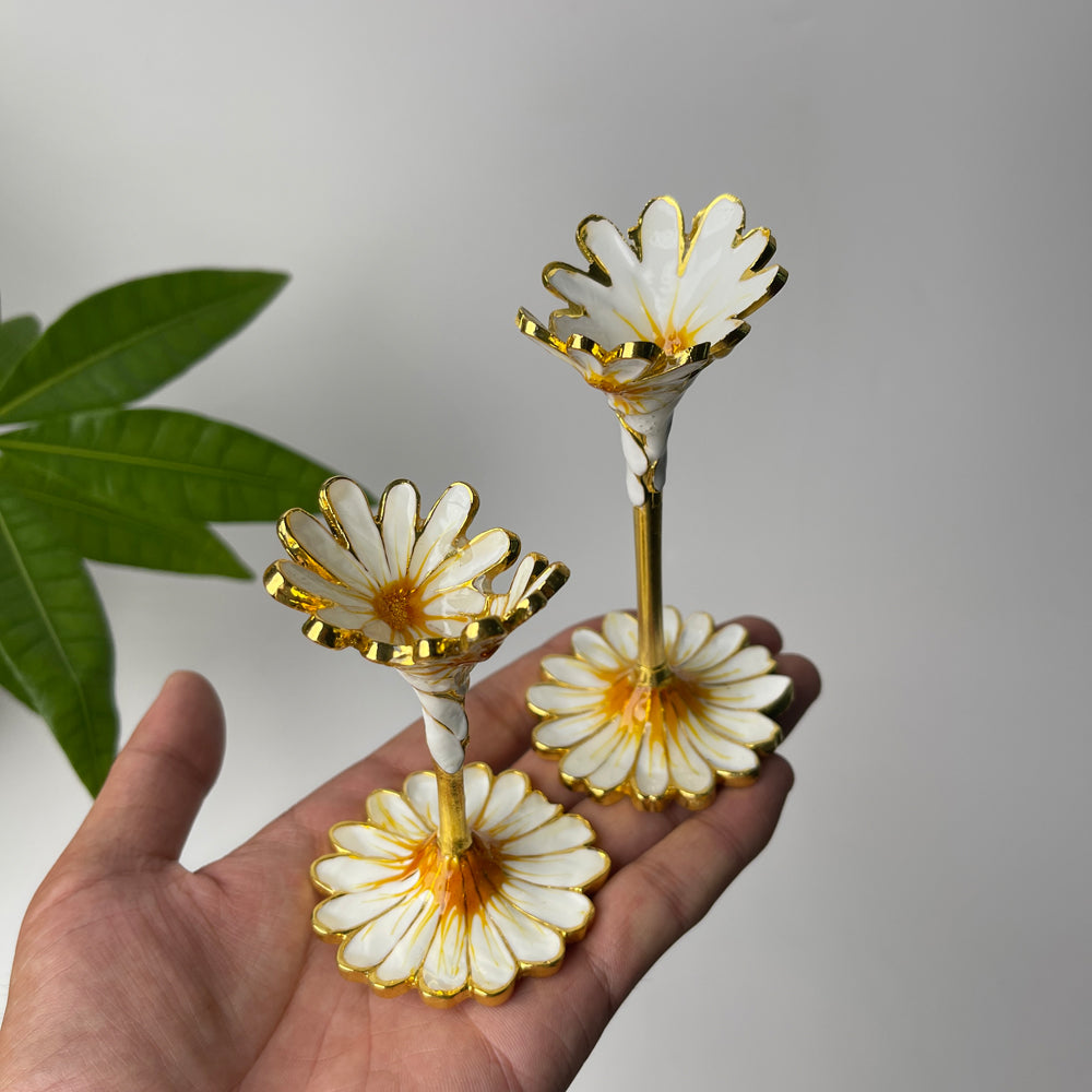 A Slightly Imperfect Elegant Daisy Crystal Sphere Stand