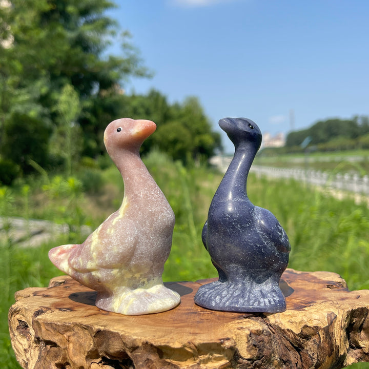 Natural Crystal Upturned Neck Duck Carving
