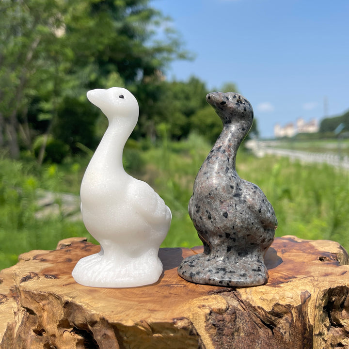 Natural Crystal Upturned Neck Duck Carving