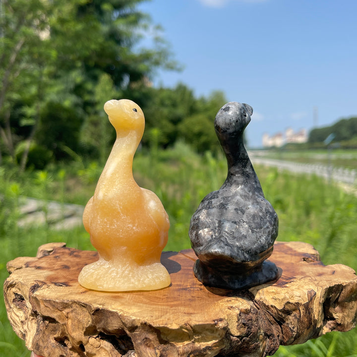 Natural Crystal Upturned Neck Duck Carving