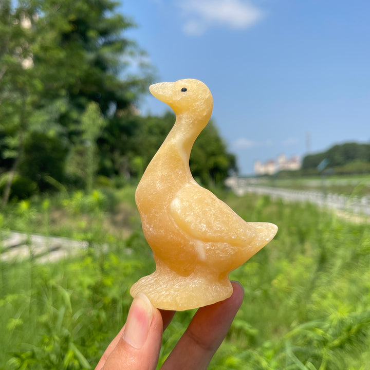 Natural Crystal Upturned Neck Duck Carving