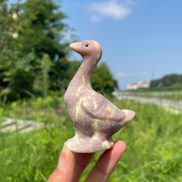 Natural Crystal Upturned Neck Duck Carving