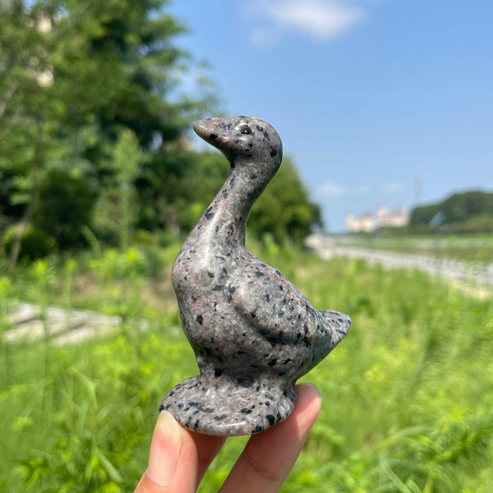 Natural Crystal Upturned Neck Duck Carving