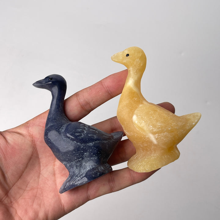 Natural Crystal Upturned Neck Duck Carving
