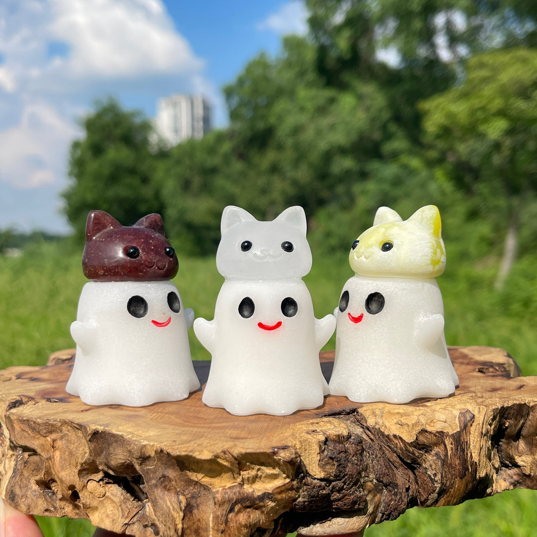 Natural Crystal Ghost Bun Cat Carving