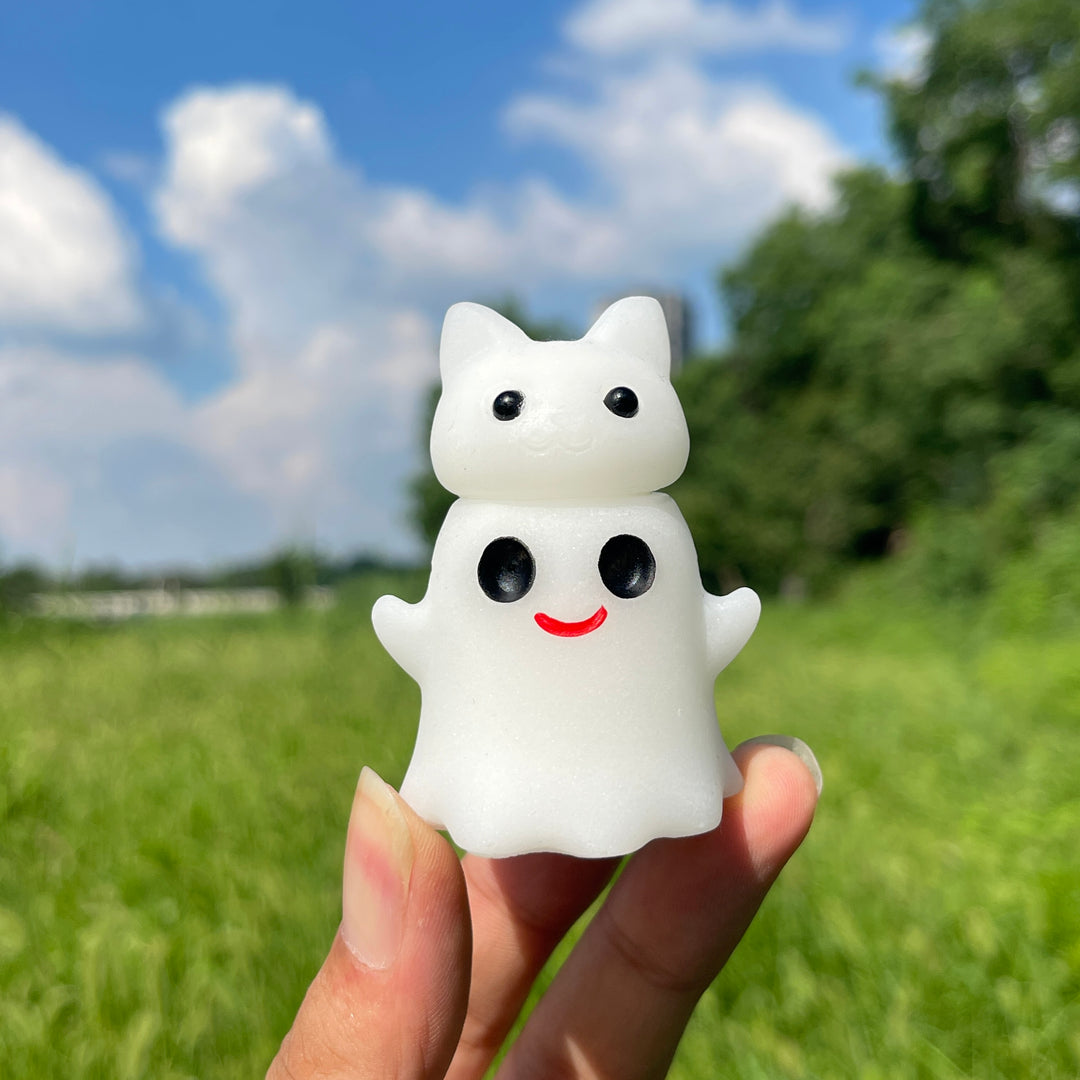 Natural Crystal Ghost Bun Cat Carving