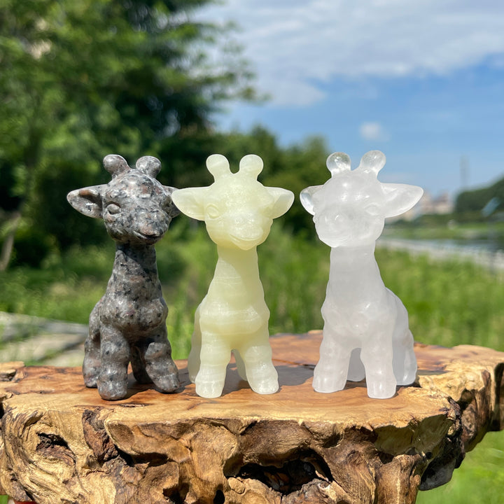 Natural Crystal Standing Cute Giraffe Carving