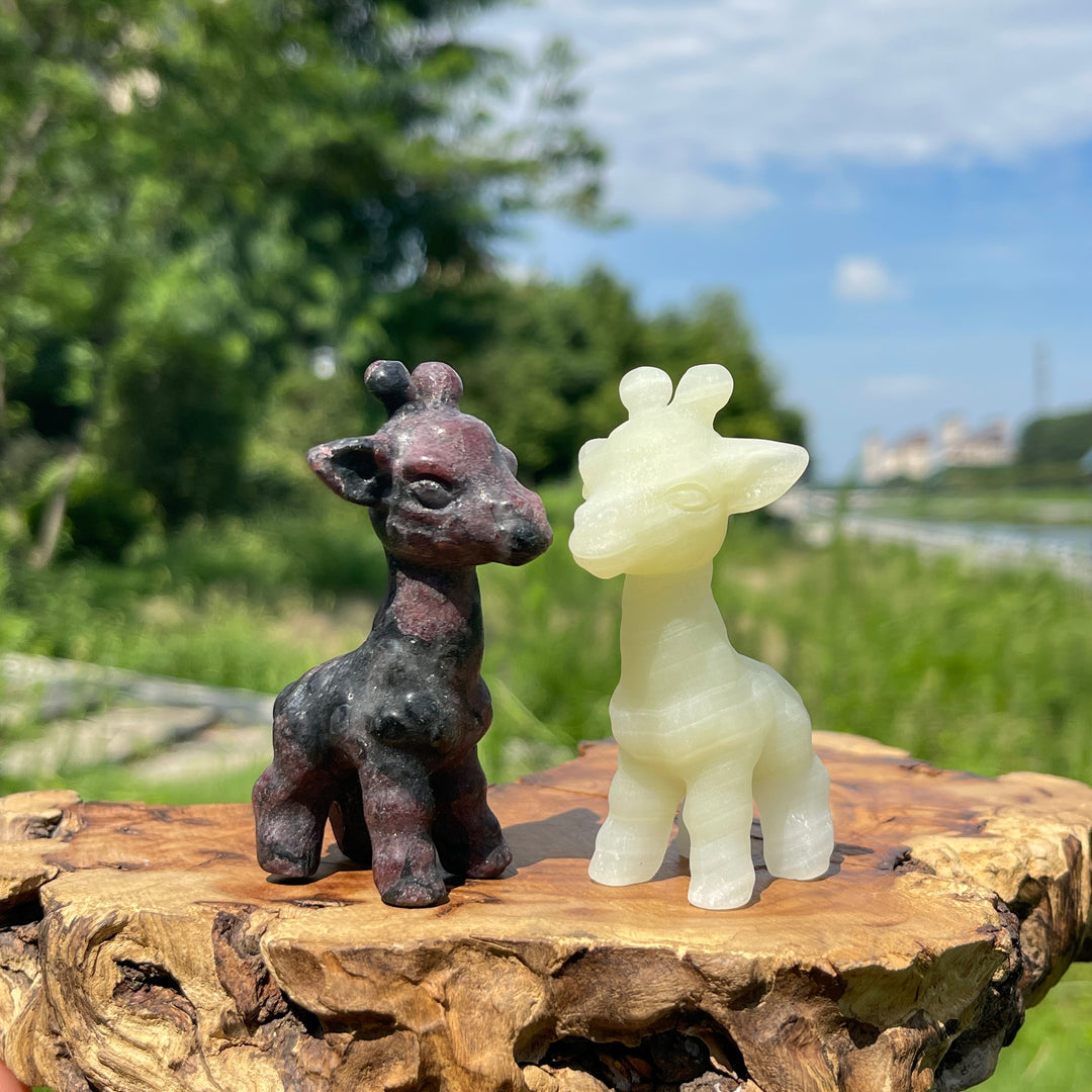 Natural Crystal Standing Cute Giraffe Carving