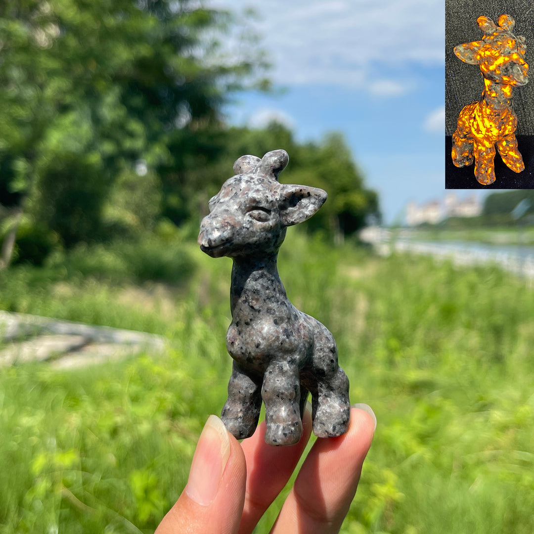 Natural Crystal Standing Cute Giraffe Carving