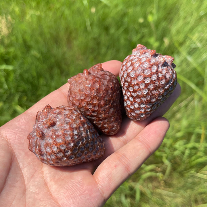 Natural Crystal Delicate Strawberry Carving