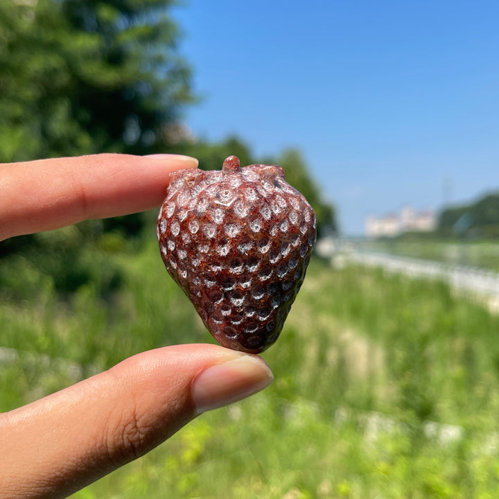 Natural Crystal Delicate Strawberry Carving