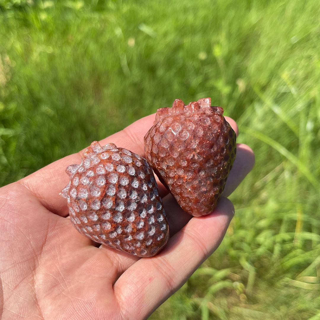 Natural Crystal Delicate Strawberry Carving