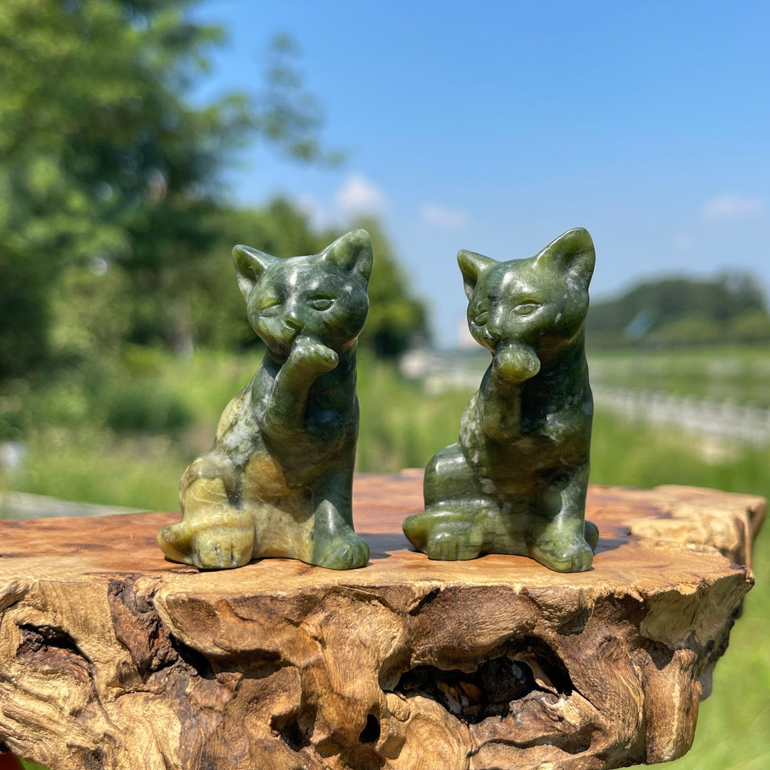Natural Crystal Lovely Licking‑paw Cat