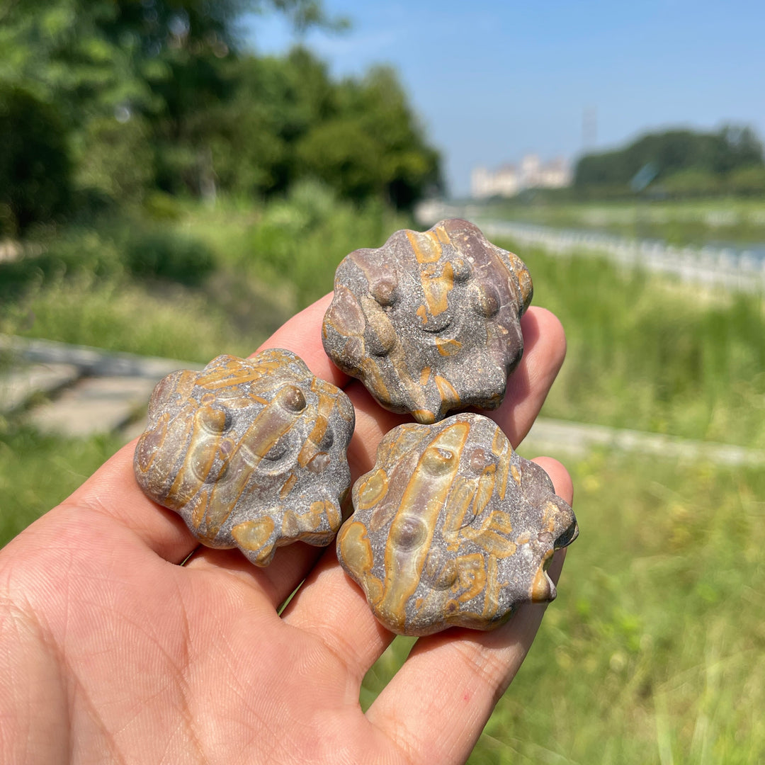Natural Cute Smiley Cloud Crystal Carving