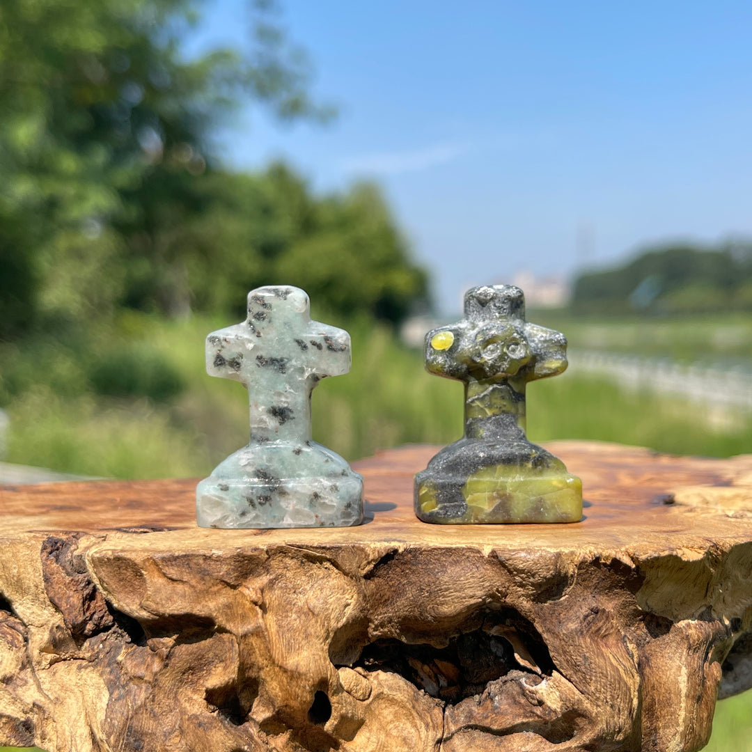 Natural Crystal Mini Skull Cross Carving