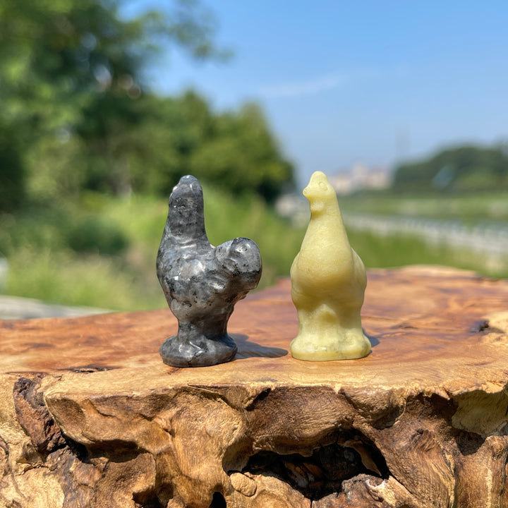 Natural Crystal Delicate Mini Rooster Carving