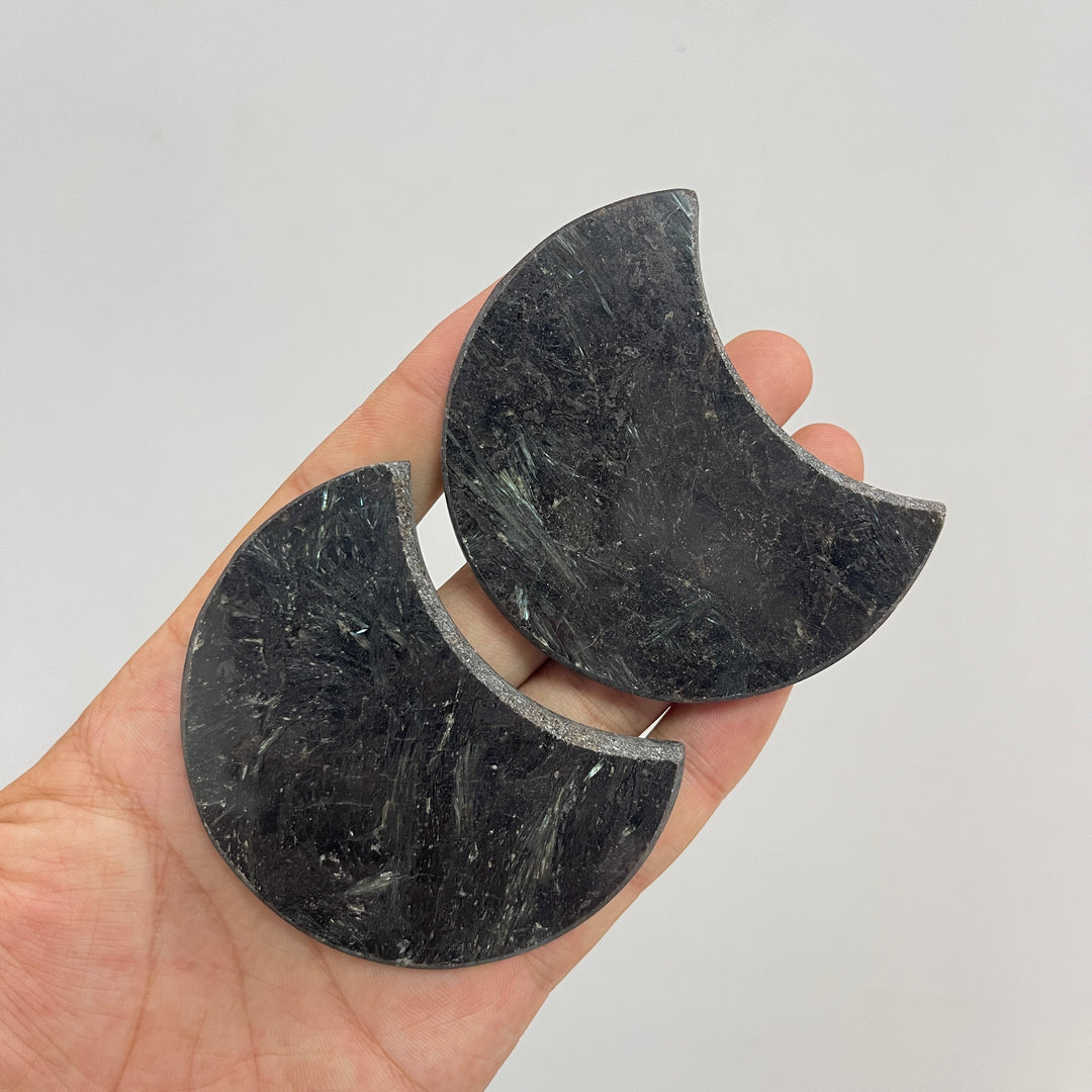 Natural Crystal Garnet With Arfvedsonite Moon