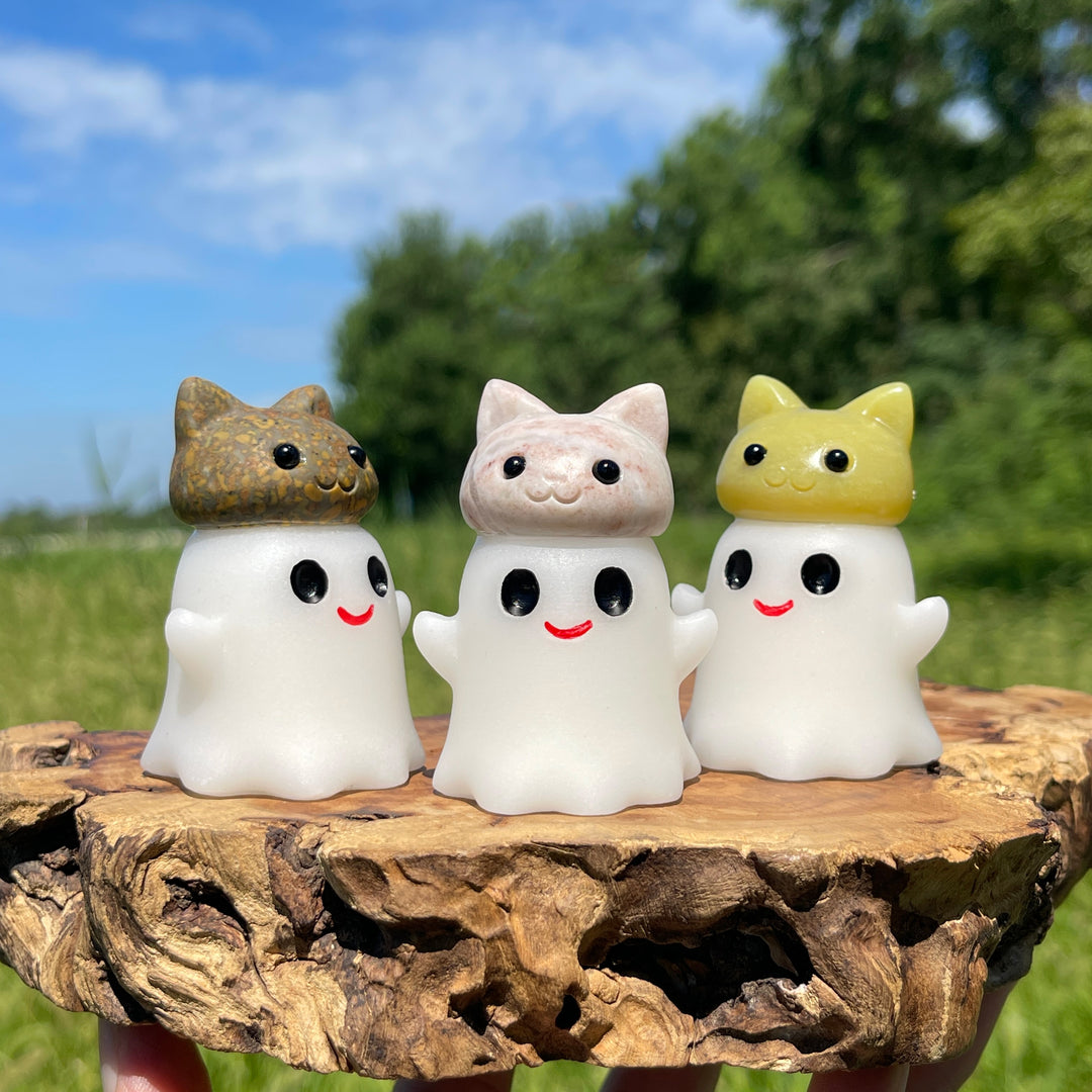 Natural Crystal Ghost Bun Cat Carving