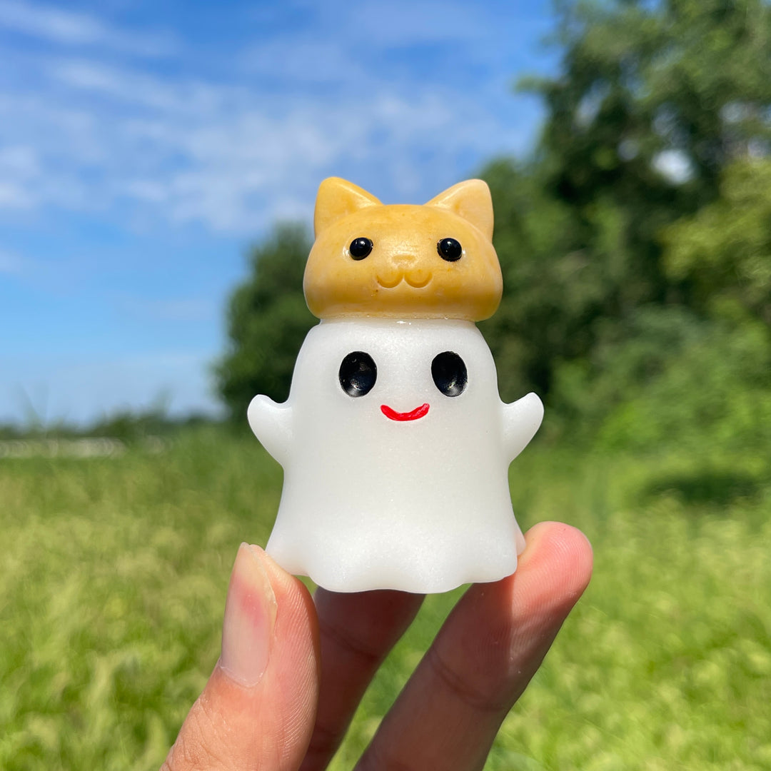 Natural Crystal Ghost Bun Cat Carving