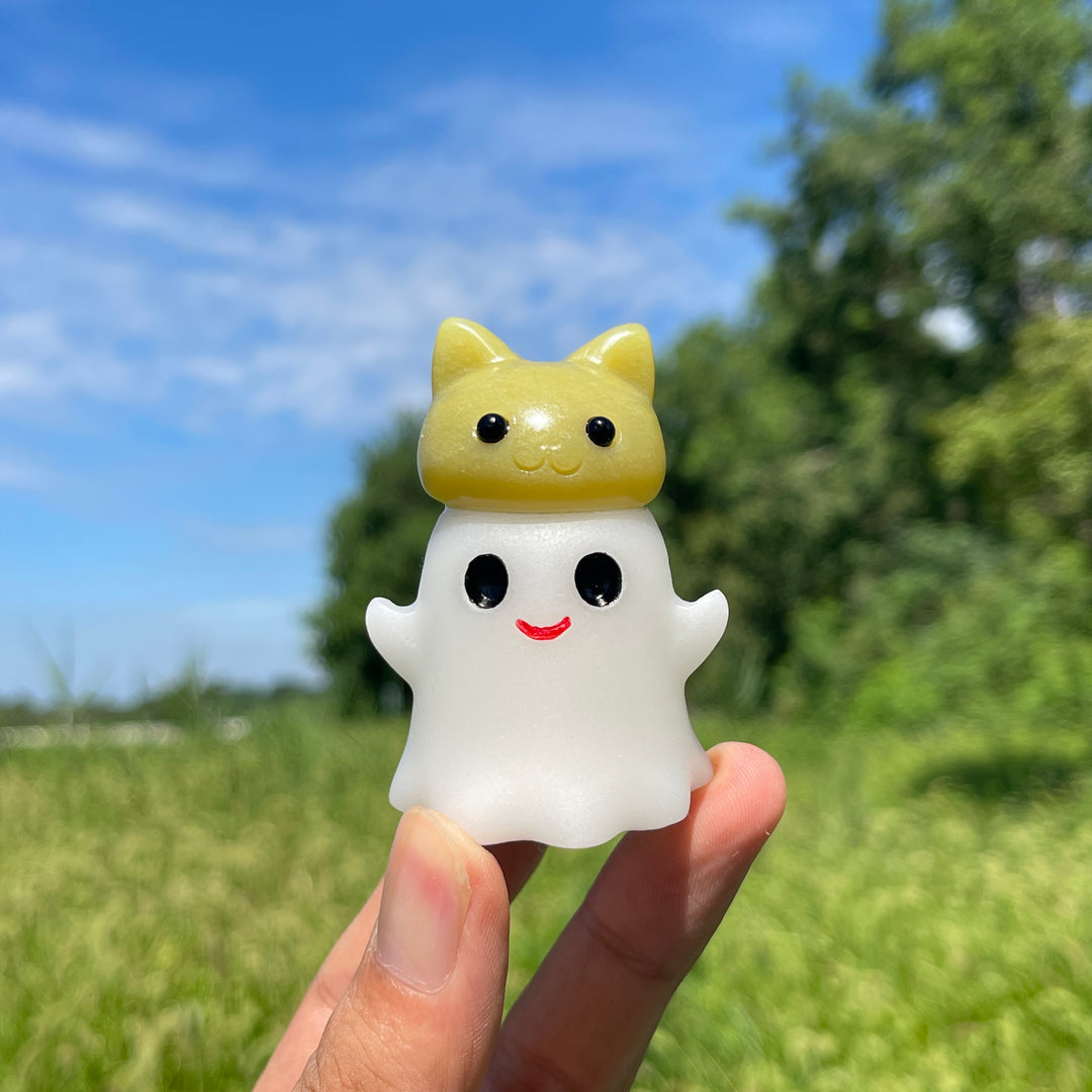 Natural Crystal Ghost Bun Cat Carving