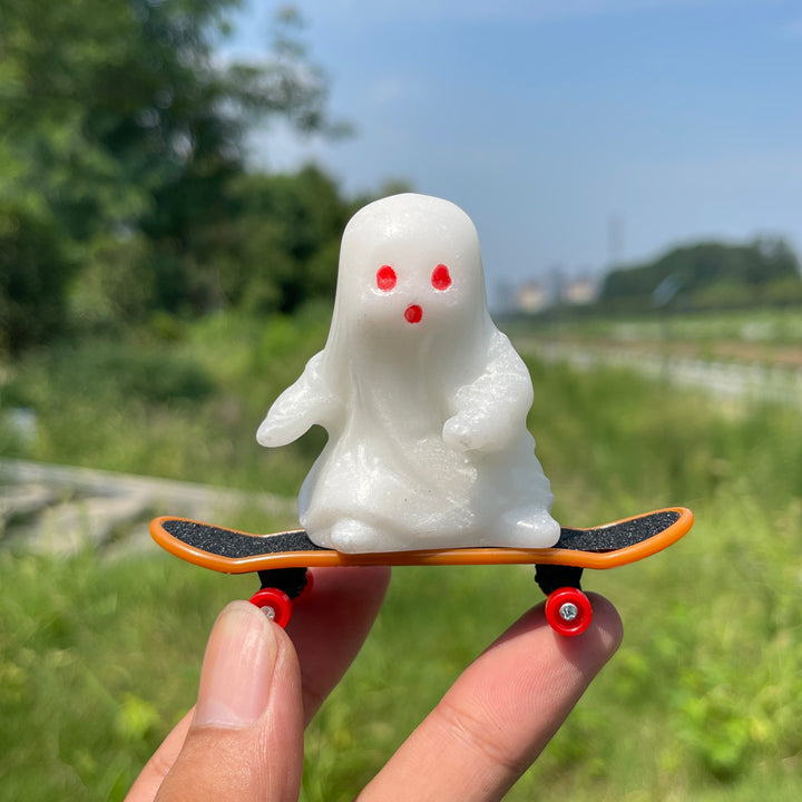 Natural Crystal White Jade Skate Ghost Carving
