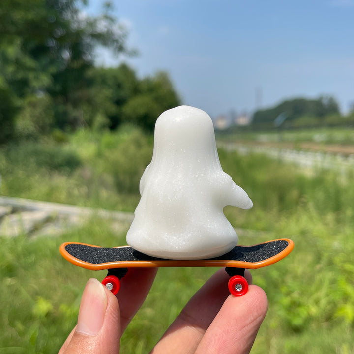 Natural Crystal White Jade Skate Ghost Carving