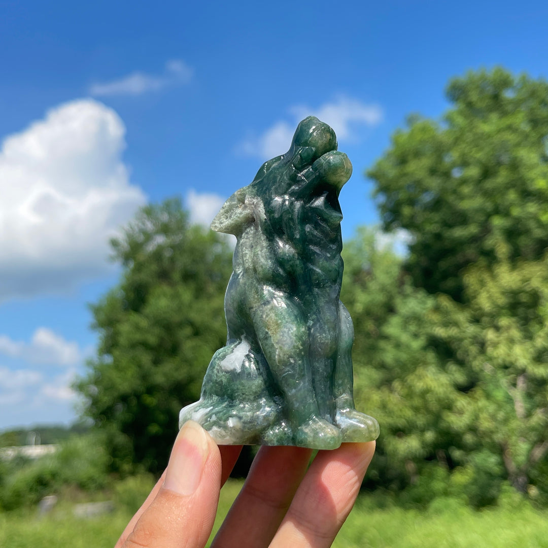 Unique,Natural Crystal Moss Agate Howling Wolf Carving