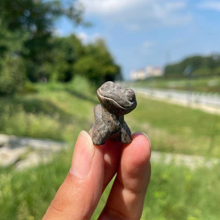 Natural Crystal Carving Mini Lizard